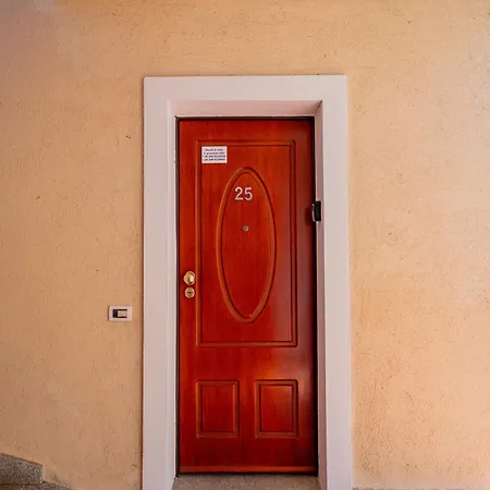 Studio's Pavese, Aeroporto Apartment *